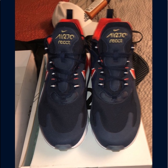 Men’s Nike athletic shoes - Picture 1 of 6